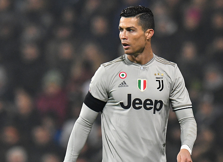 C罗在场外 C罗在场外