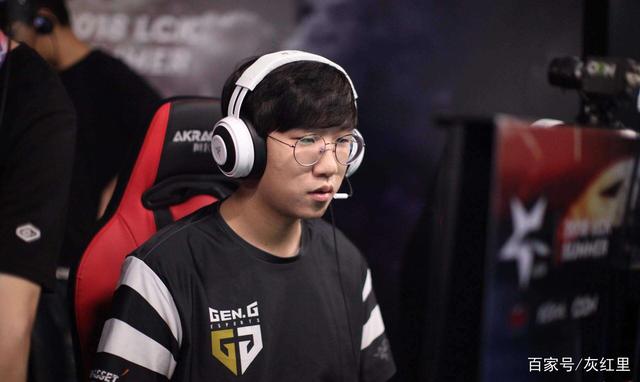 站在皮球后 站在皮球后